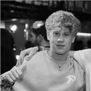 Lateinamerika-Fan, der Spanisch Neulingen und leicht Fortgeschrittenen dabei hilft, Spaß am Erlernen der Sprache zu haben.